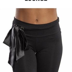 Cute booty lounge leggings NWOT